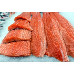 salmón noruego superior en lomos